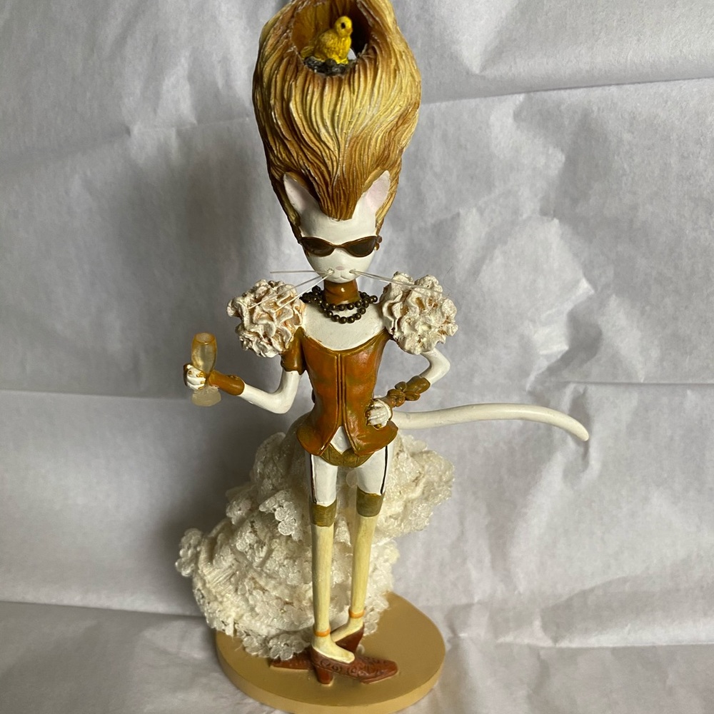 Catwalk statue